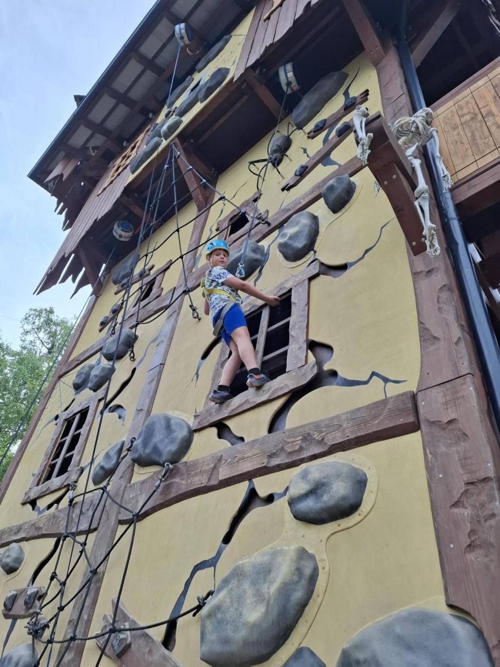 Školní výlet do outdoorového resortu Březová  5.A a 5.B