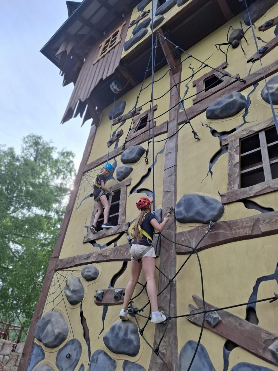 Školní výlet do outdoorového resortu Březová  5.A a 5.B