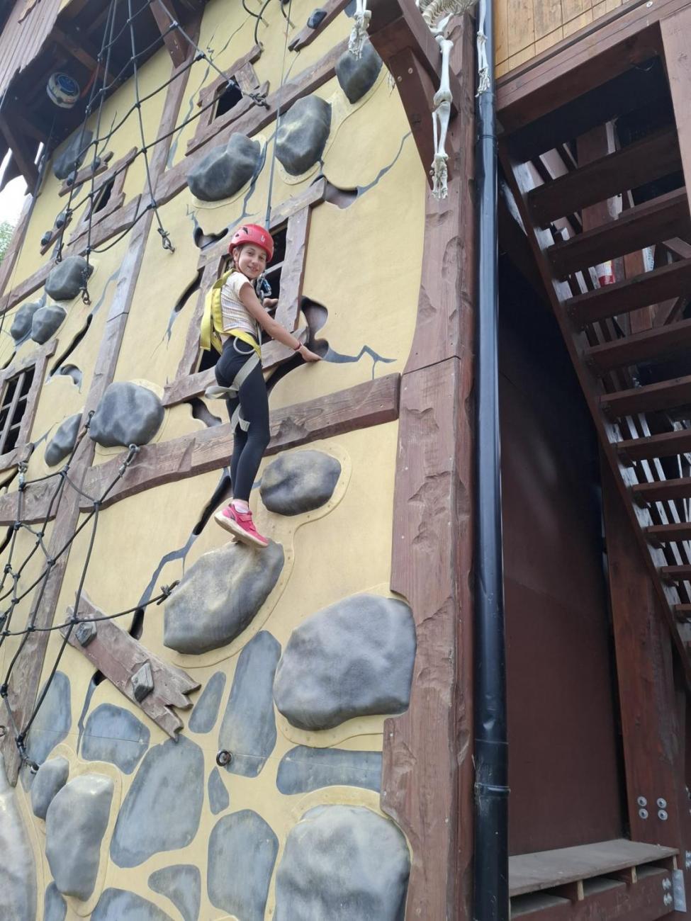 Školní výlet do outdoorového resortu Březová  5.A a 5.B