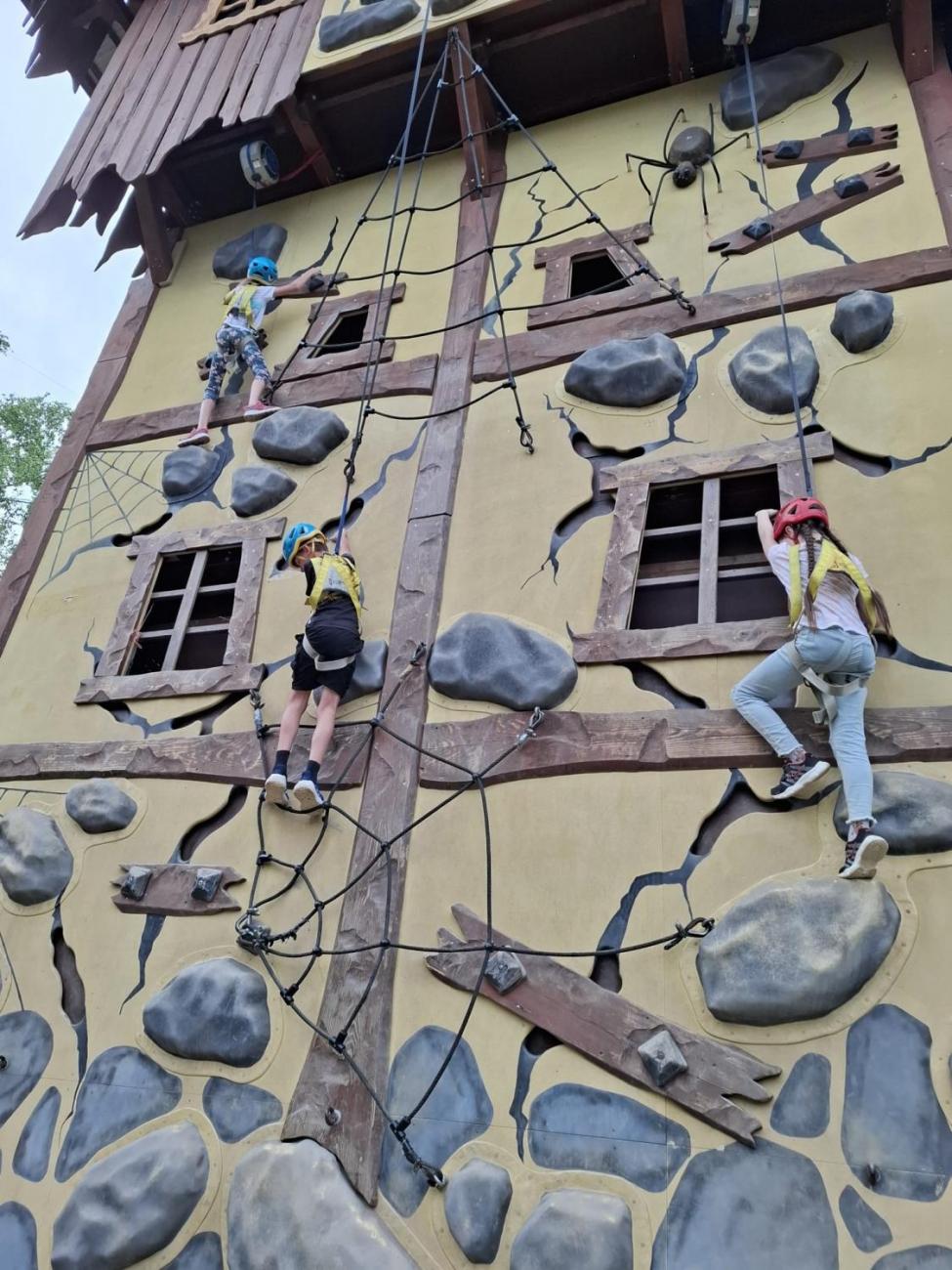 Školní výlet do outdoorového resortu Březová  5.A a 5.B