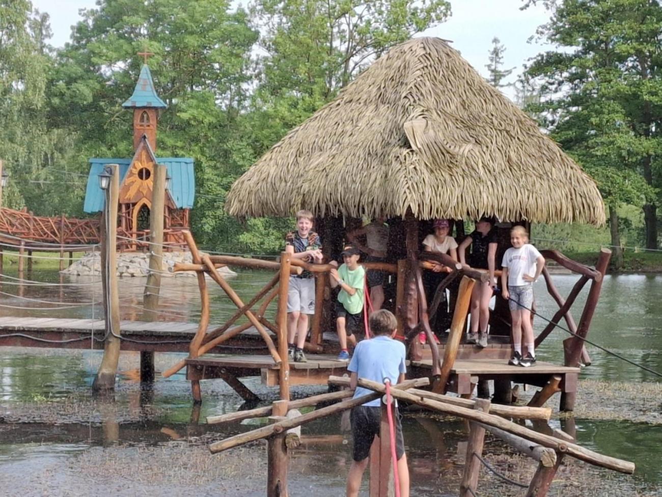 Školní výlet do outdoorového resortu Březová  5.A a 5.B