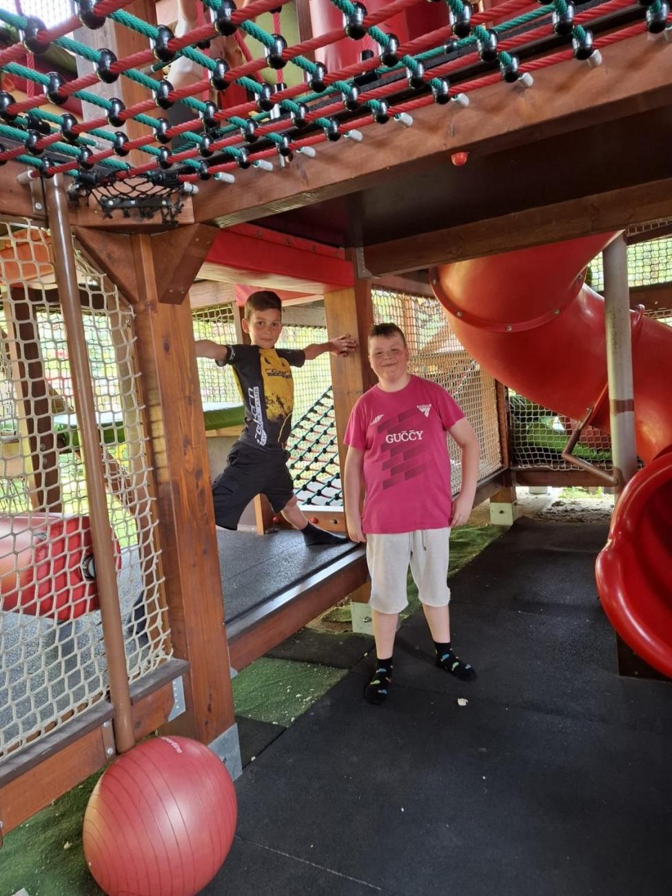 Školní výlet do outdoorového resortu Březová  5.A a 5.B