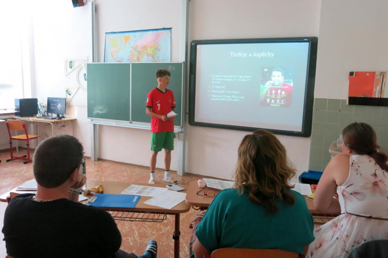 Deváťáci prezentují své ročníkové práce