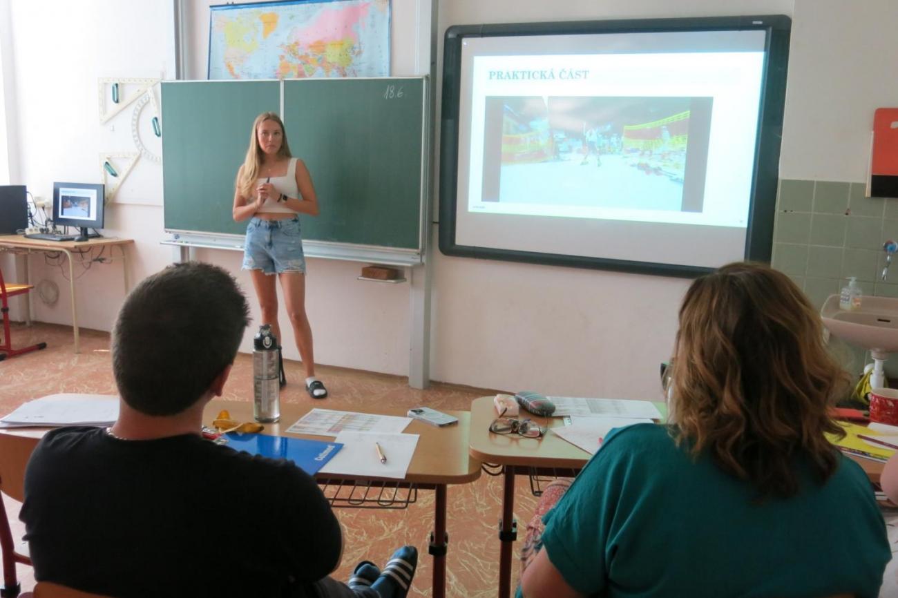 Deváťáci prezentují své ročníkové práce