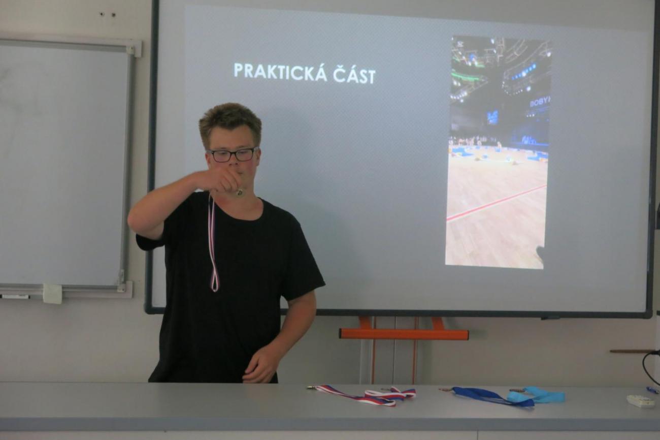 Deváťáci prezentují své ročníkové práce