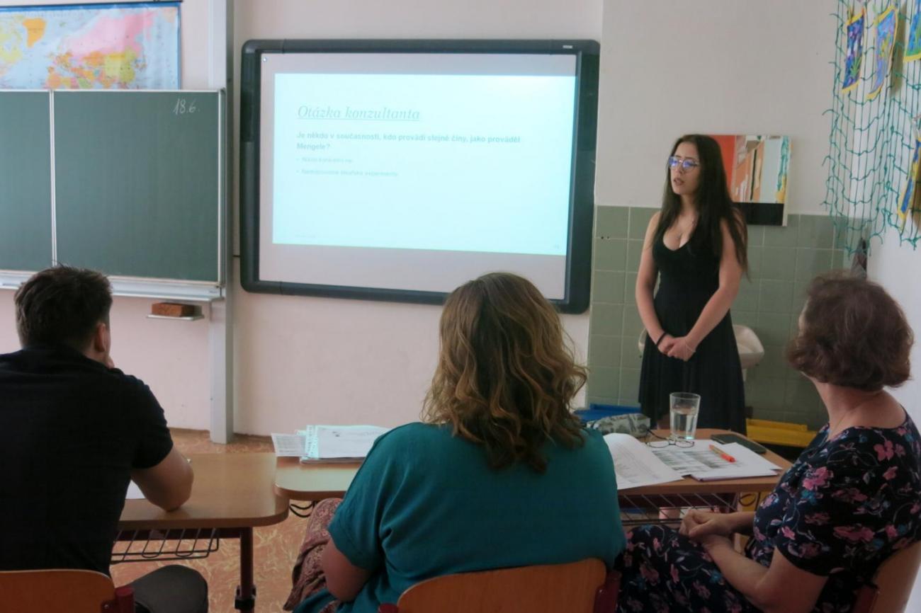 Deváťáci prezentují své ročníkové práce