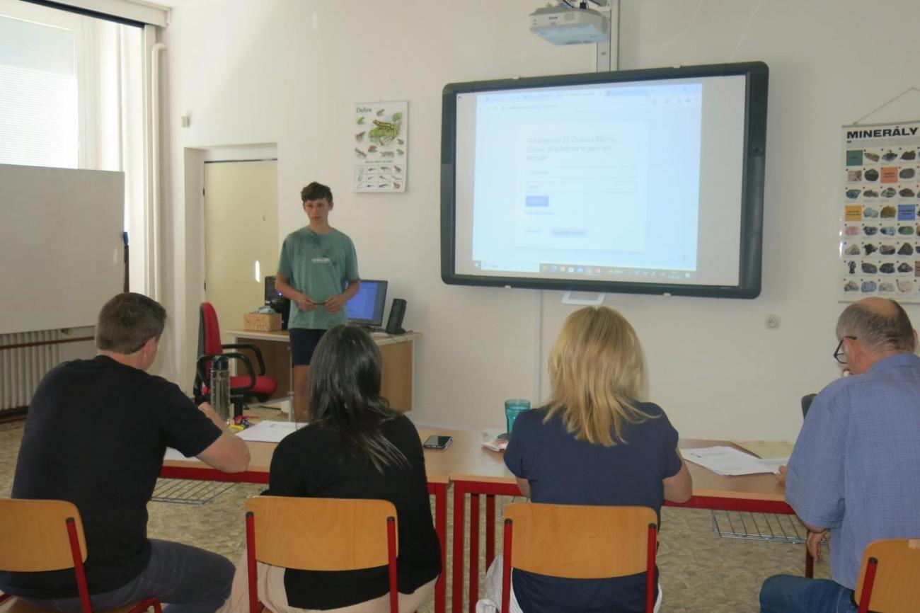 Deváťáci prezentují své ročníkové práce