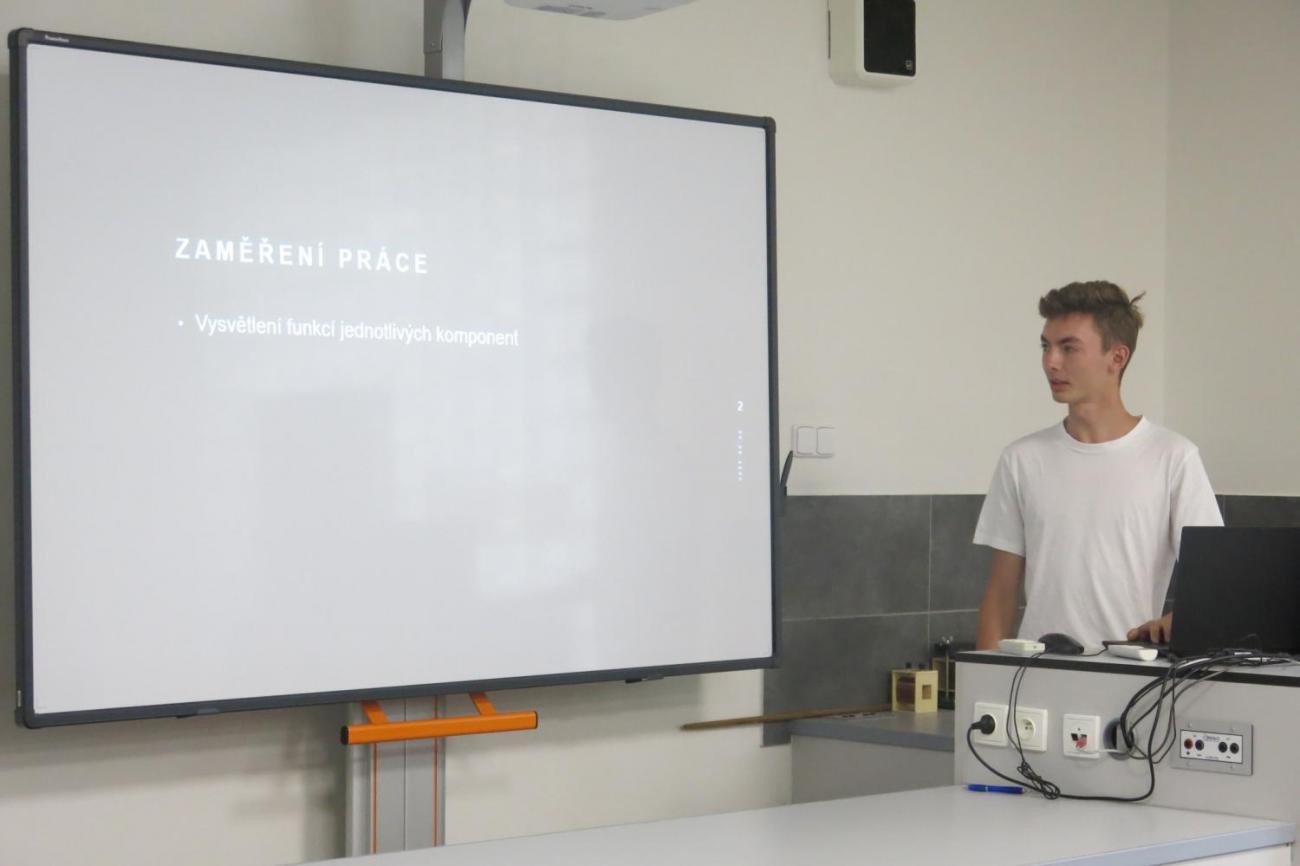 Deváťáci prezentují své ročníkové práce