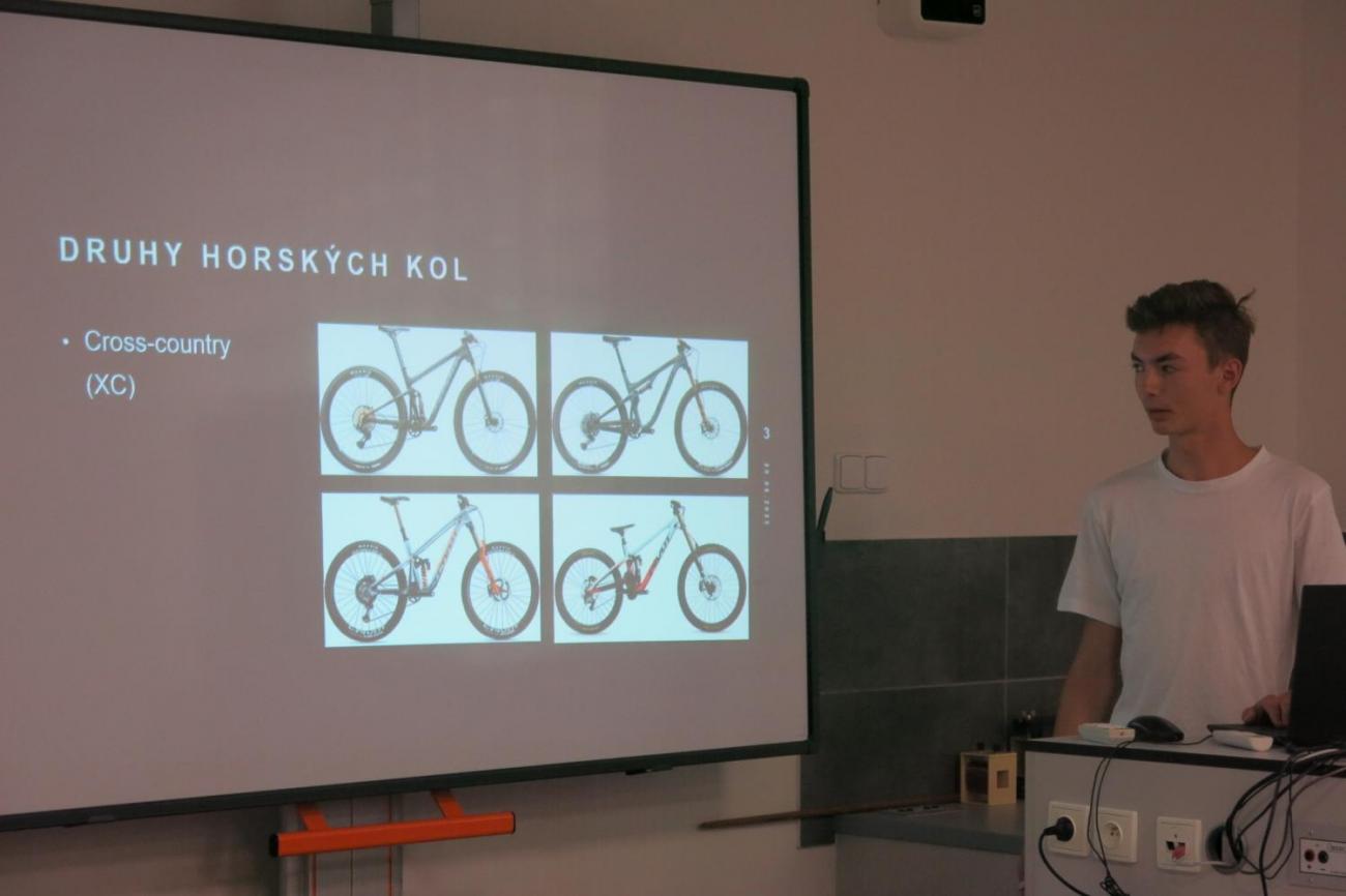 Deváťáci prezentují své ročníkové práce