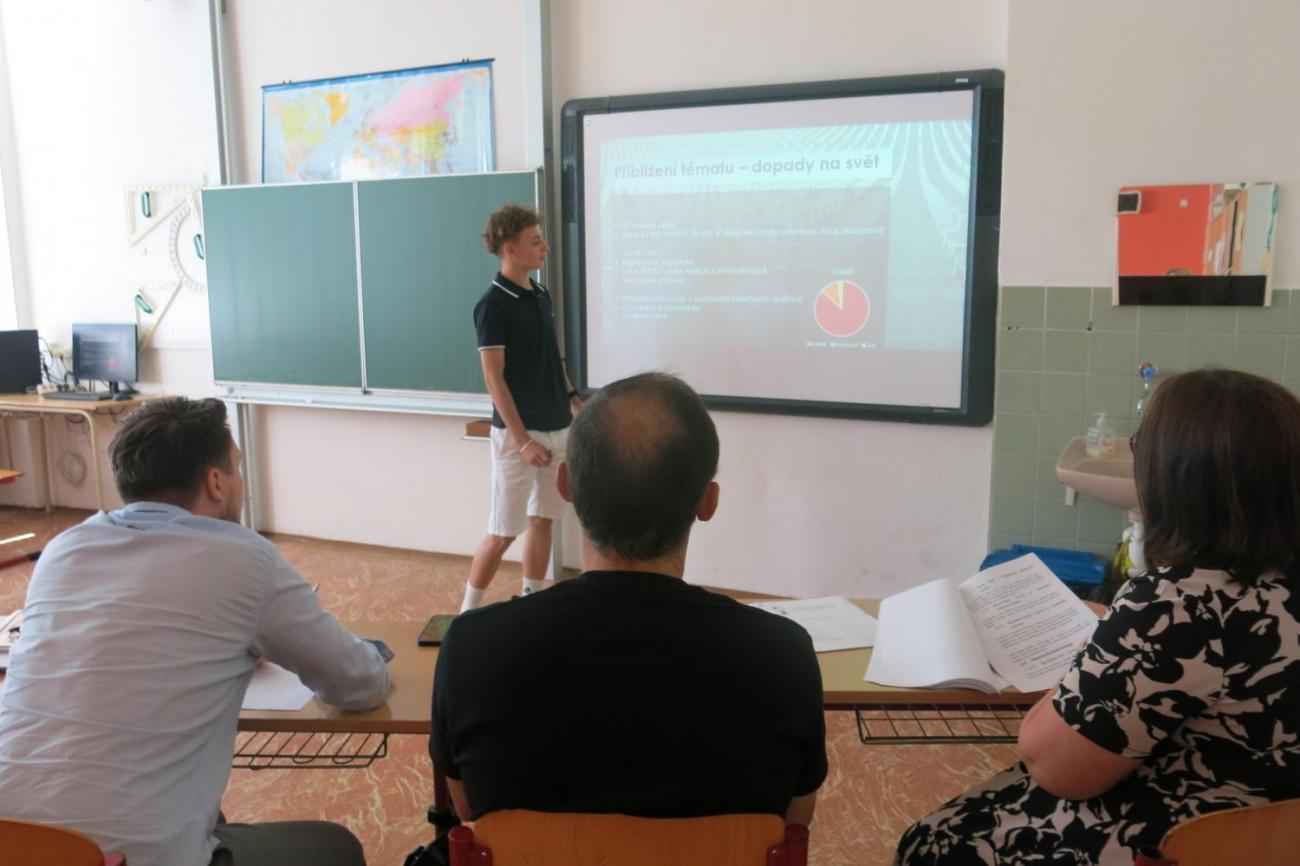 Deváťáci prezentují své ročníkové práce
