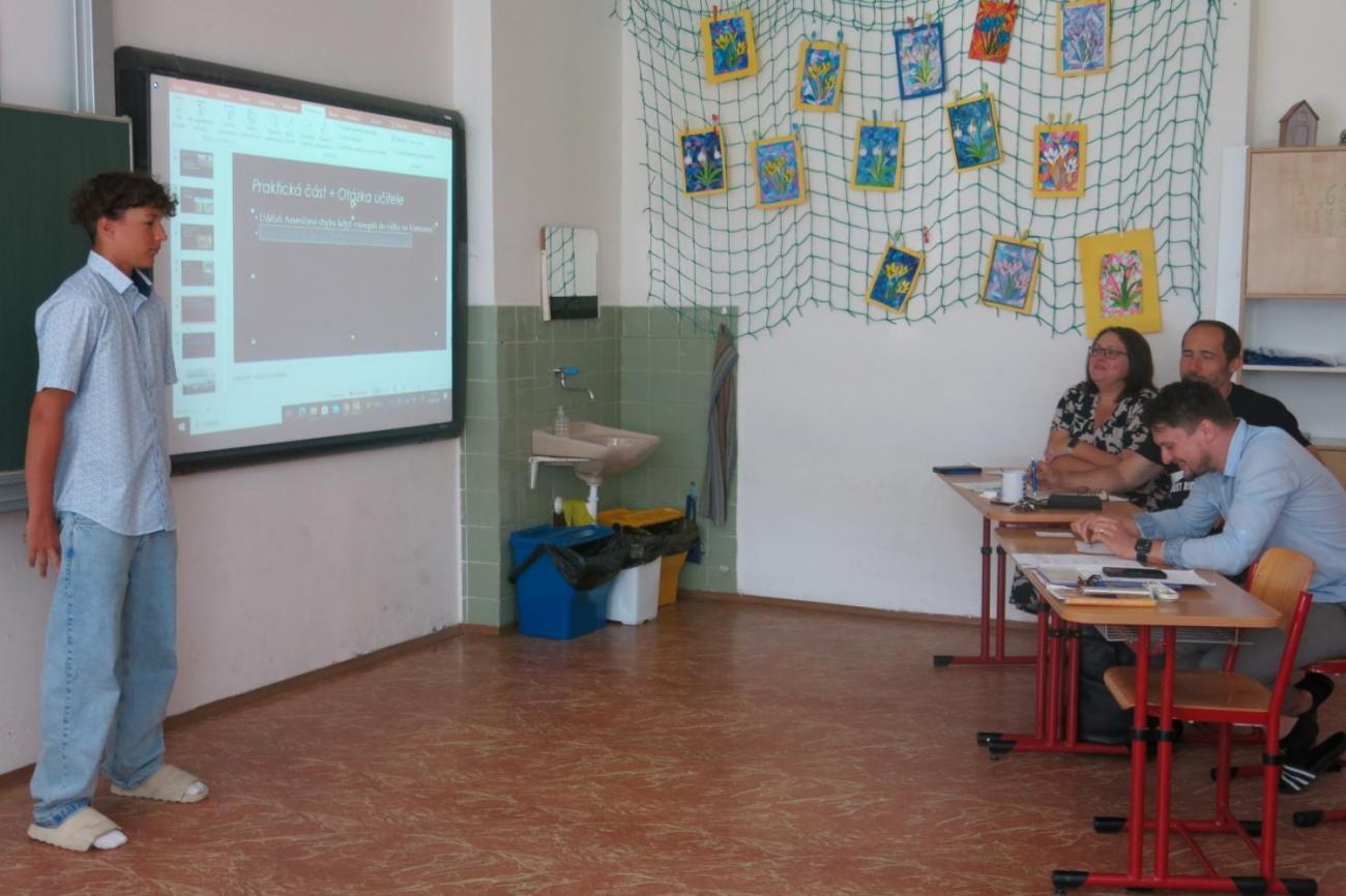 Deváťáci prezentují své ročníkové práce