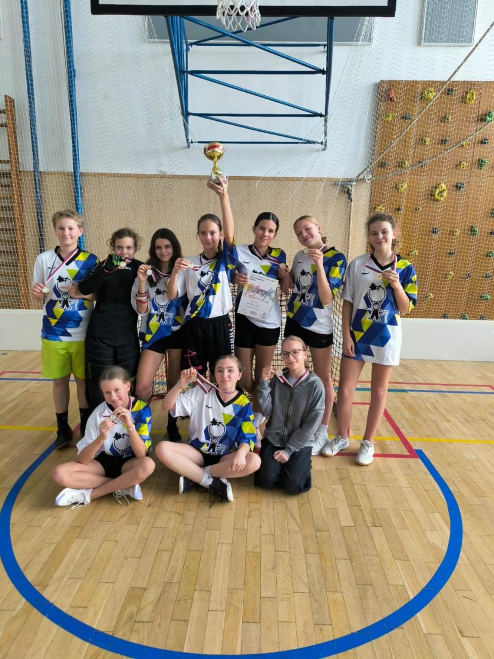 Zlato pro naše mladší žákyně ve florbalu!