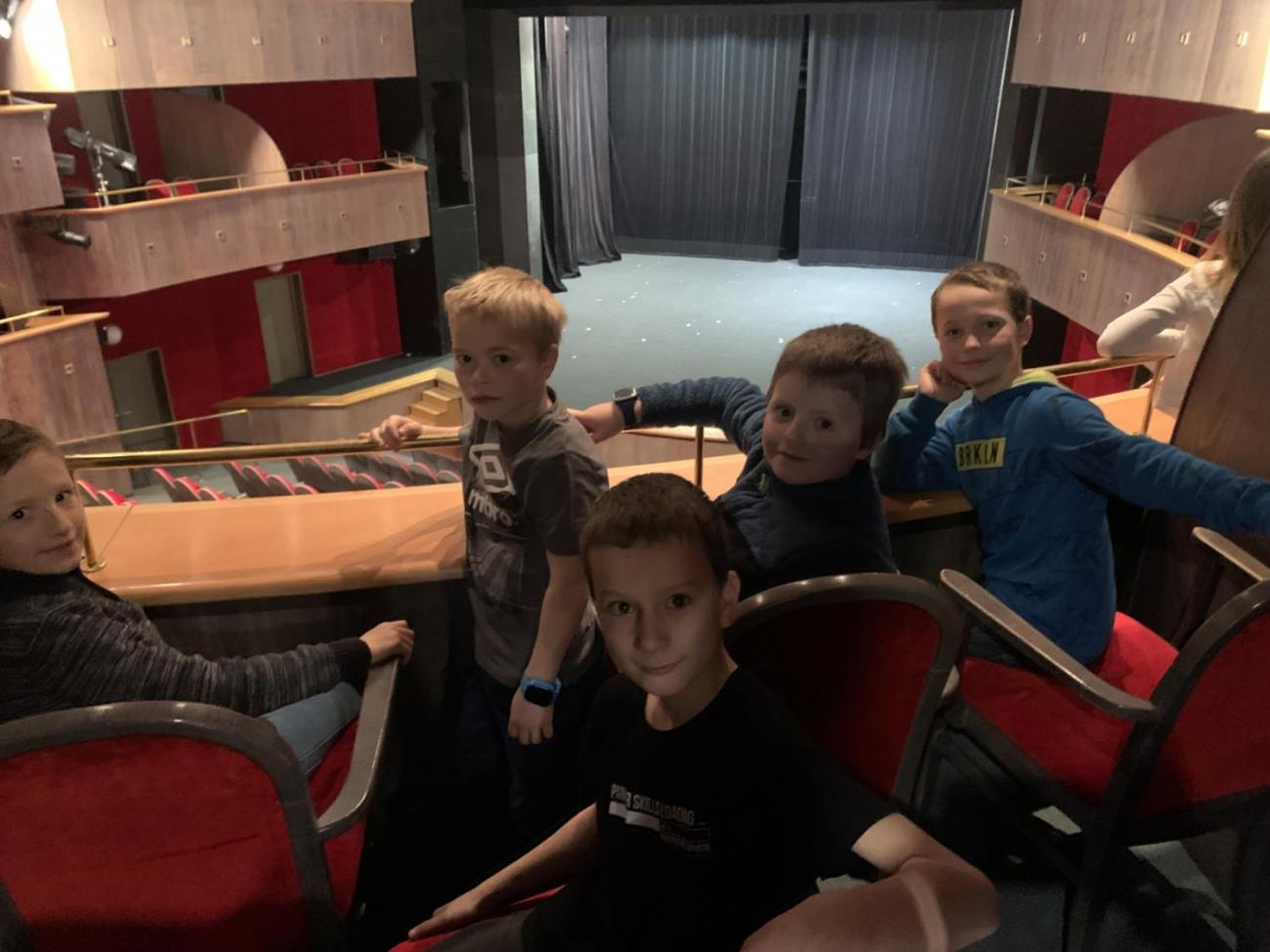 Poprvé v divadle  3.B