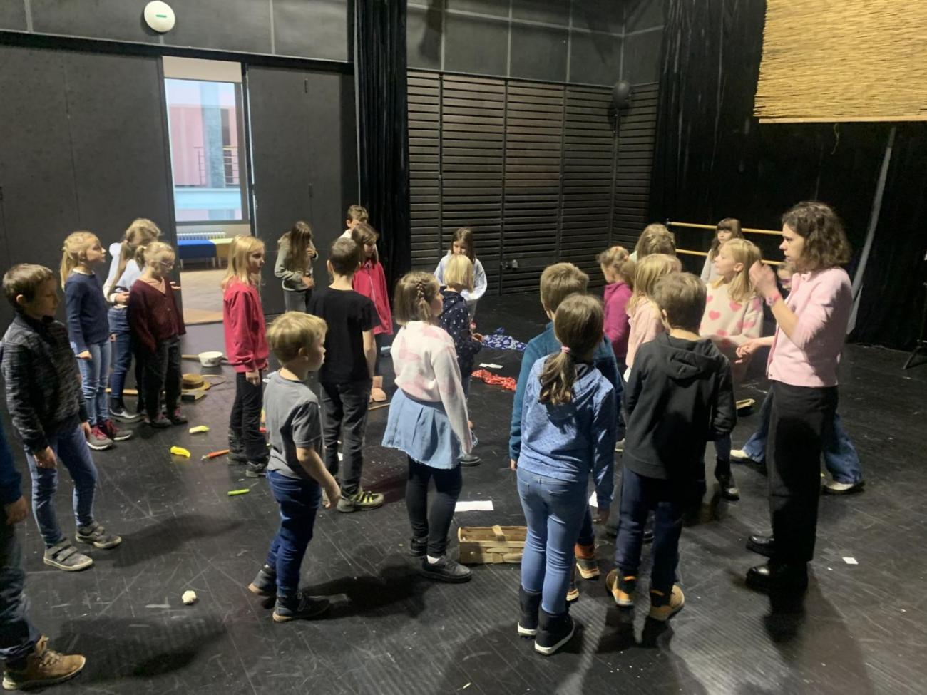 Poprvé v divadle  3.B