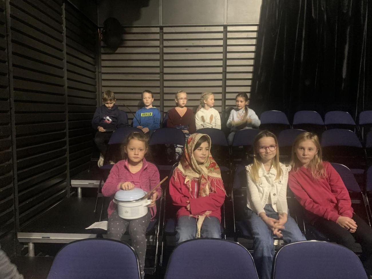 Poprvé v divadle  3.B