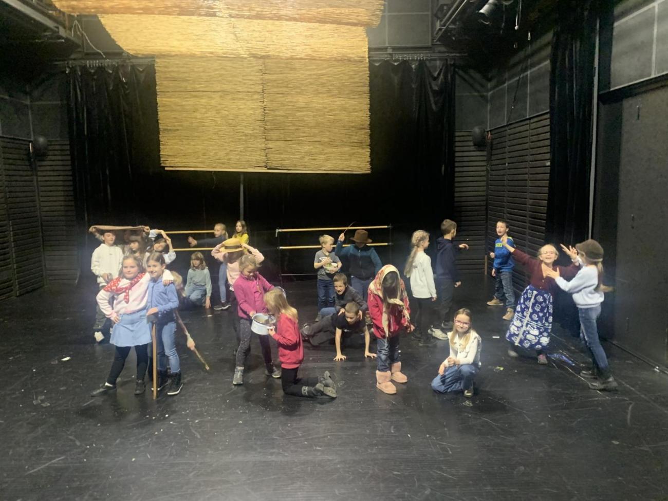 Poprvé v divadle  3.B