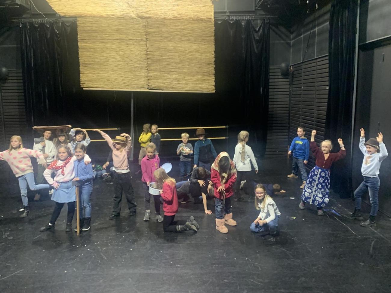 Poprvé v divadle  3.B