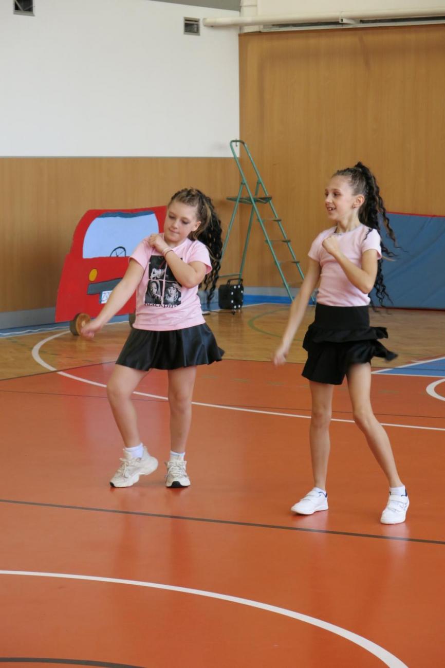 Vystoupení v tělocvičně v rámci 32. Veletrhu zdraví