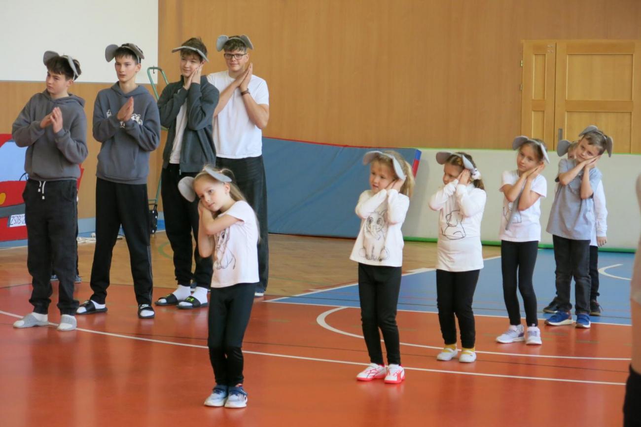 Vystoupení v tělocvičně v rámci 32. Veletrhu zdraví