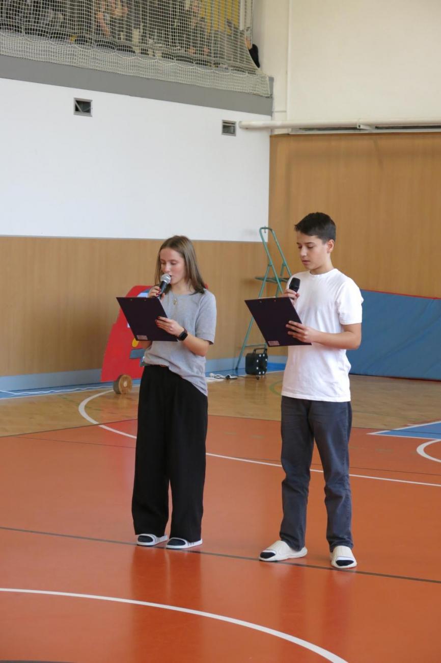 Vystoupení v tělocvičně v rámci 32. Veletrhu zdraví