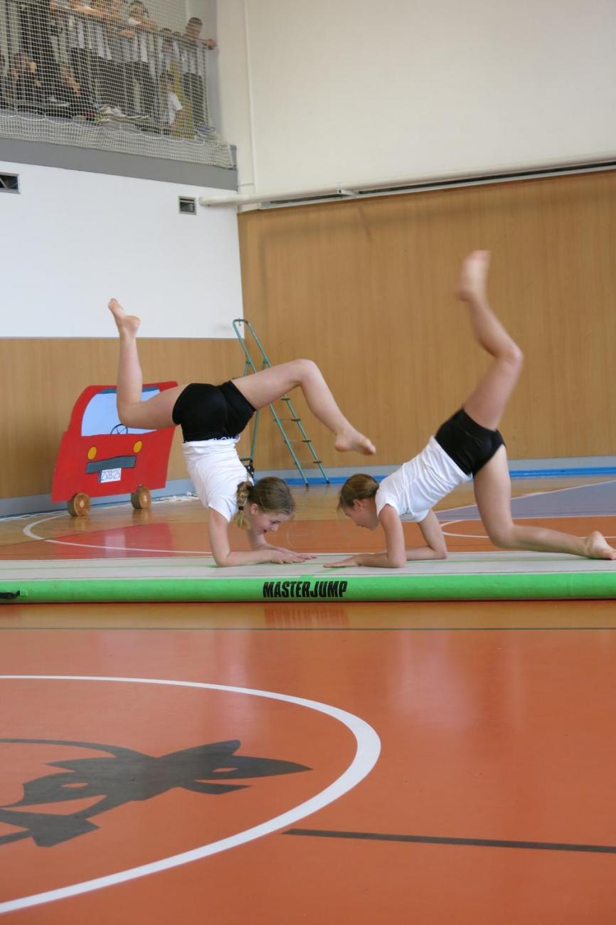 Vystoupení v tělocvičně v rámci 32. Veletrhu zdraví