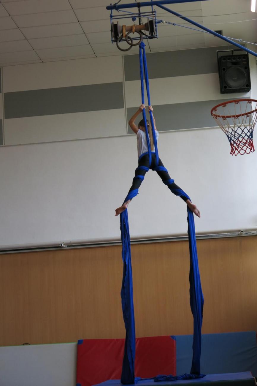 Vystoupení v tělocvičně v rámci 32. Veletrhu zdraví