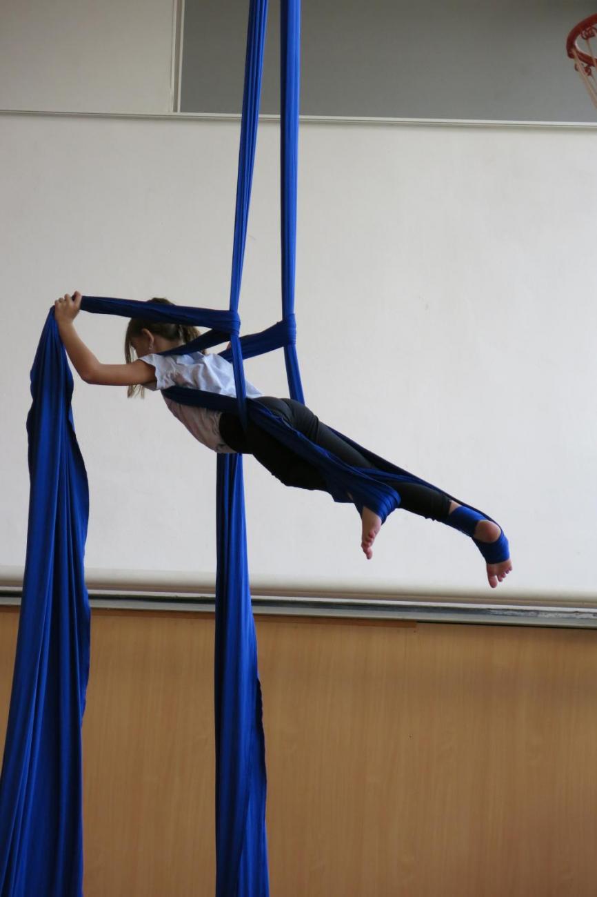 Vystoupení v tělocvičně v rámci 32. Veletrhu zdraví