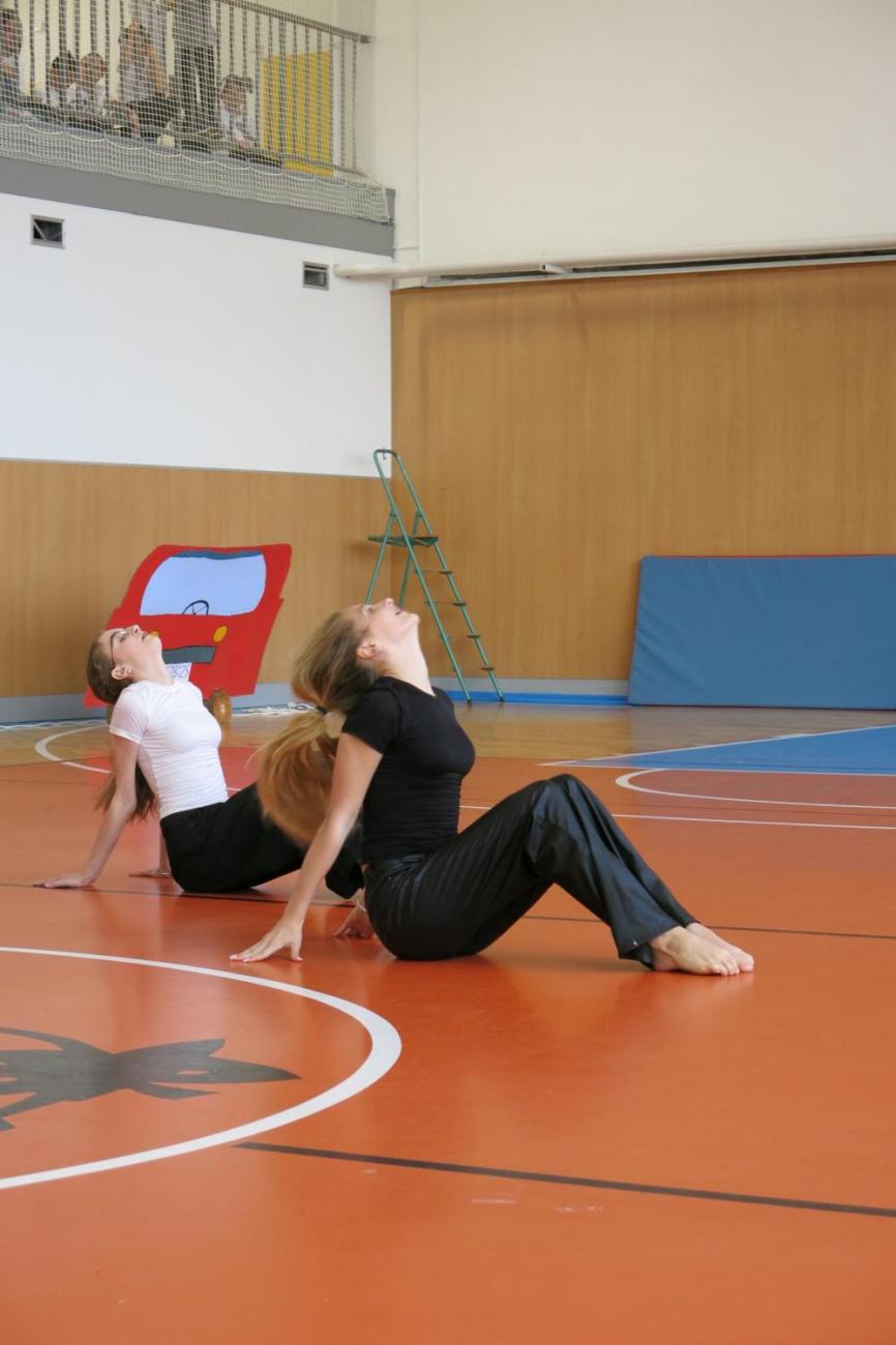 Vystoupení v tělocvičně v rámci 32. Veletrhu zdraví