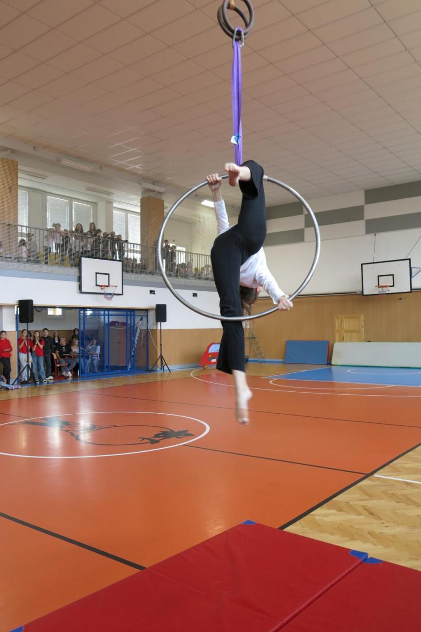 Vystoupení v tělocvičně v rámci 32. Veletrhu zdraví