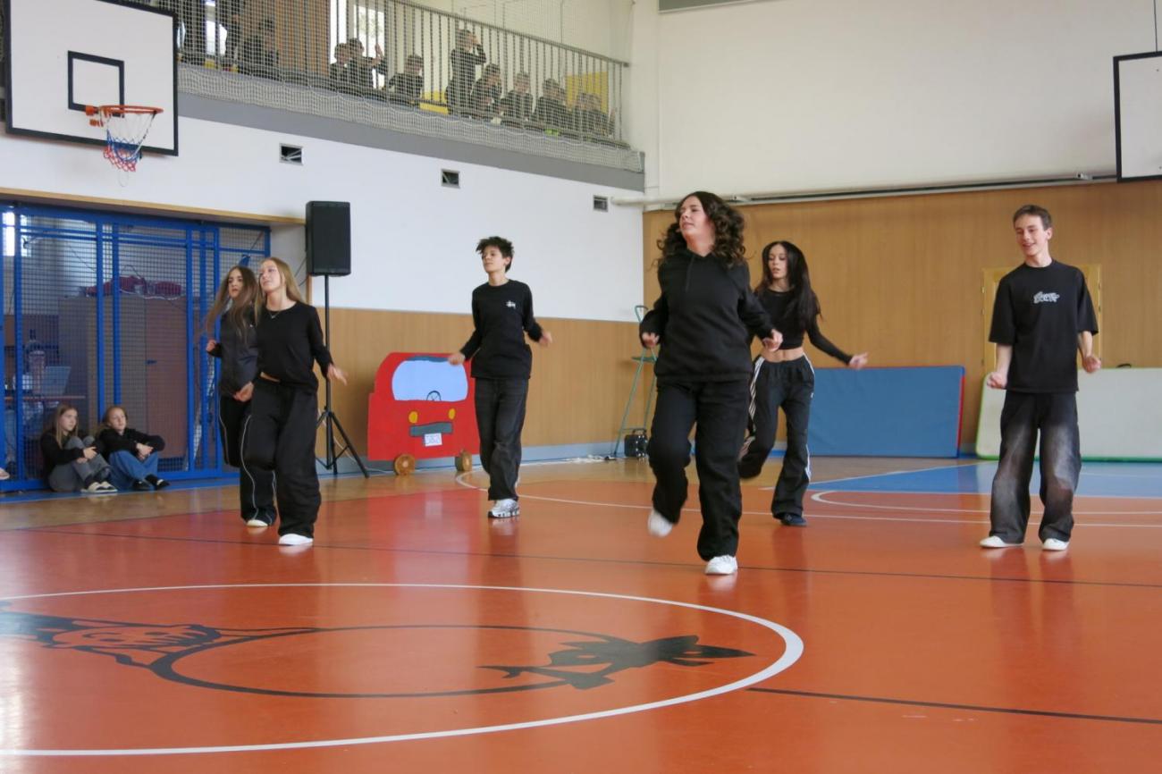 Vystoupení v tělocvičně v rámci 32. Veletrhu zdraví