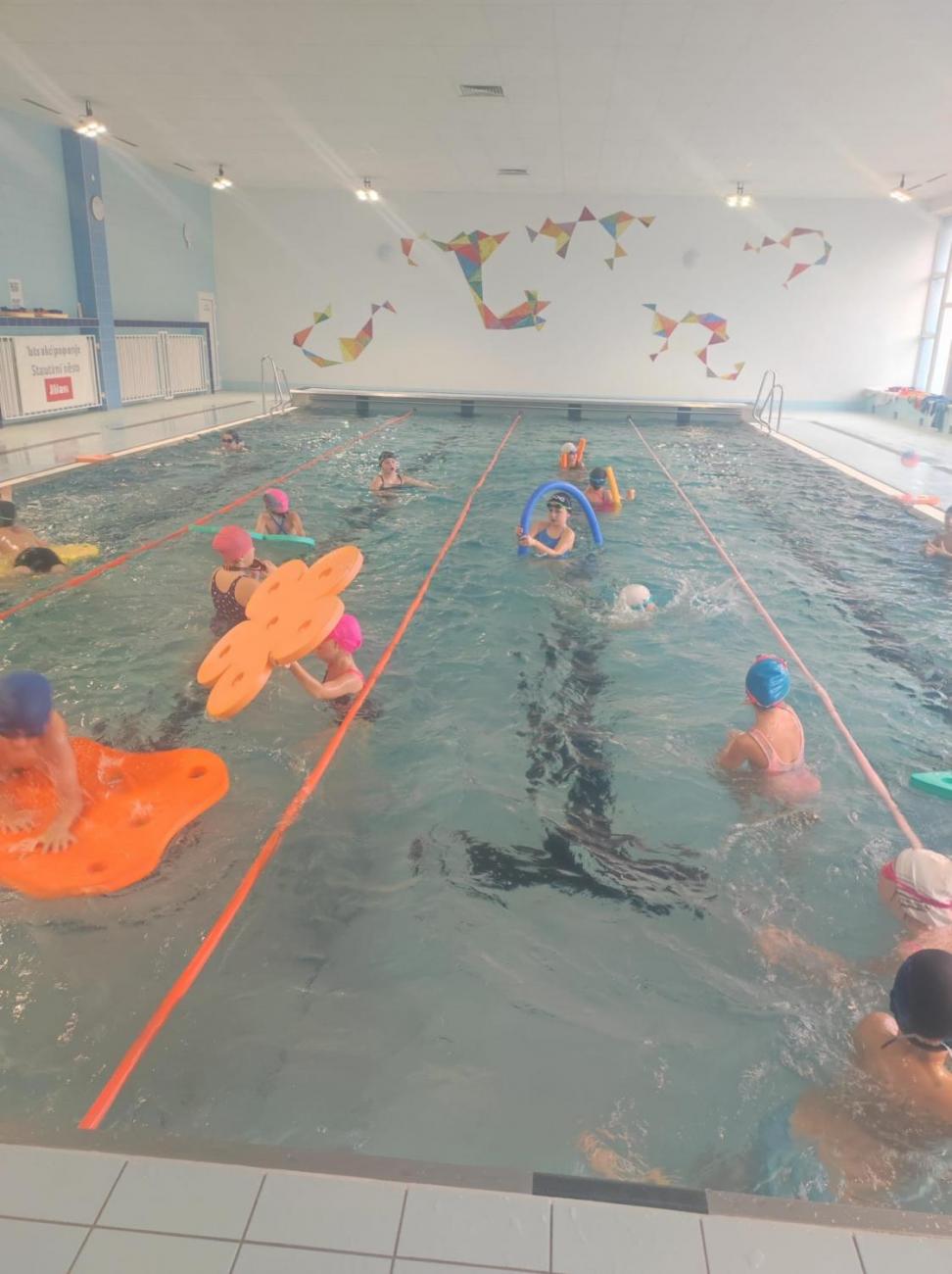 Zdokonalujeme se v plavání – 3. C v akci!