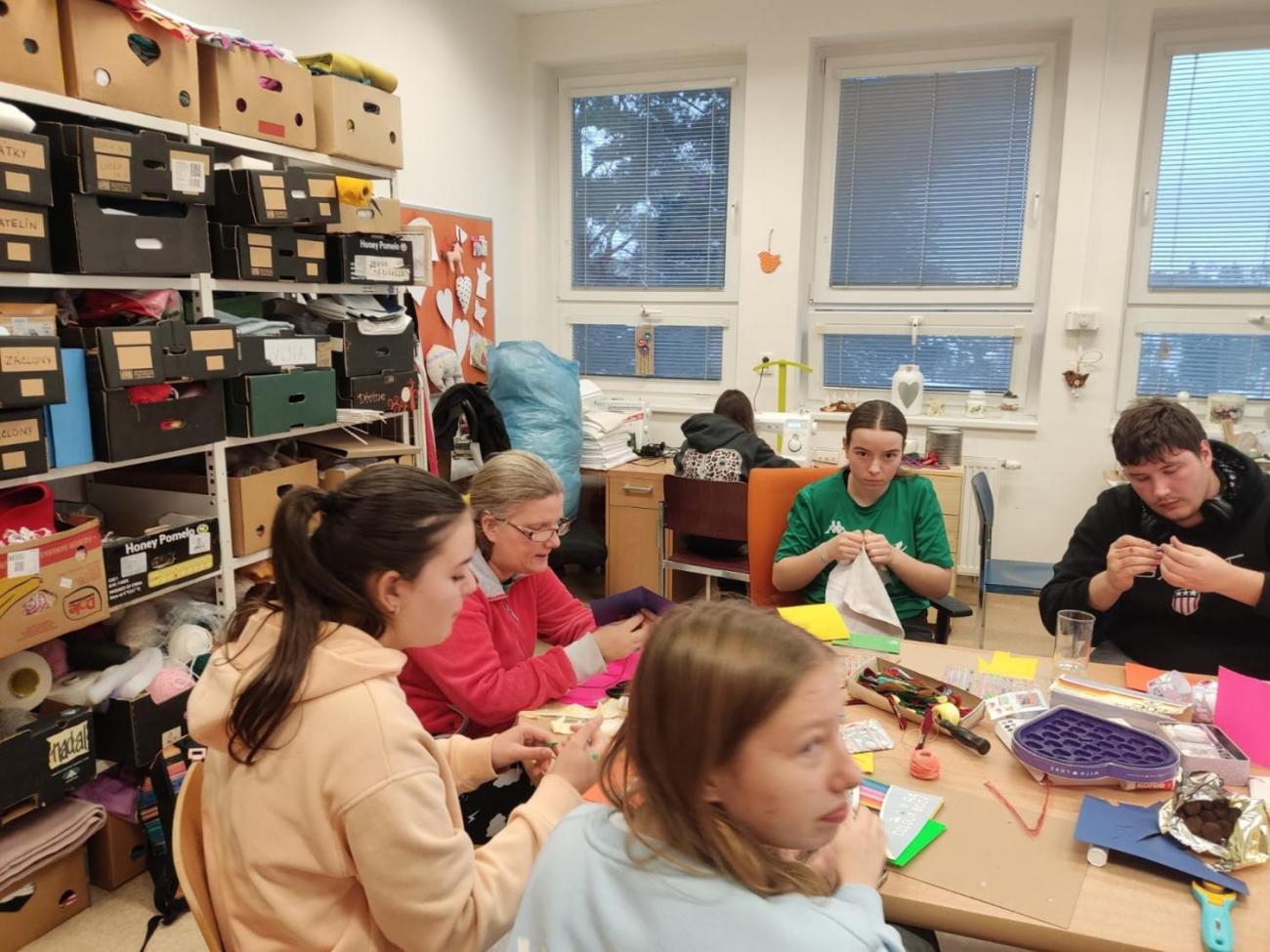 DTS + 8C - šití polštářů