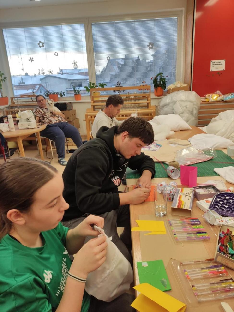 DTS + 8C - šití polštářů