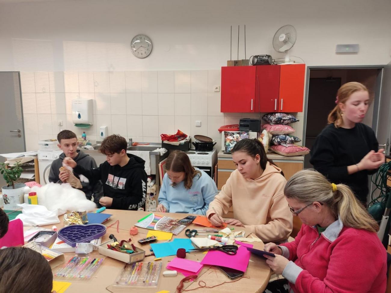 DTS + 8C - šití polštářů