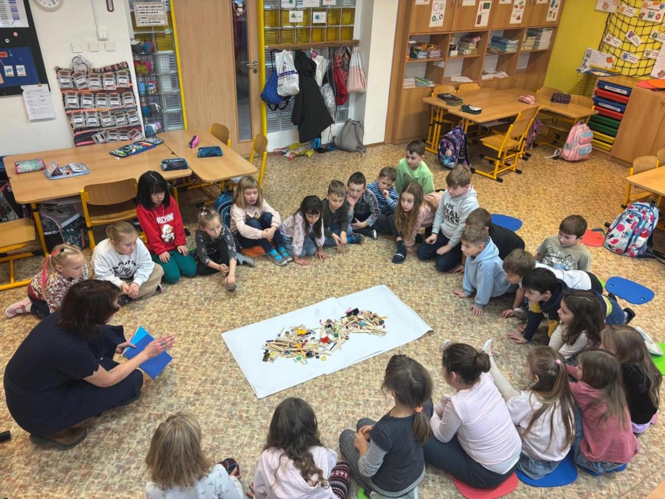 Vánoční program s paní Pitrovou z OGV  2.B