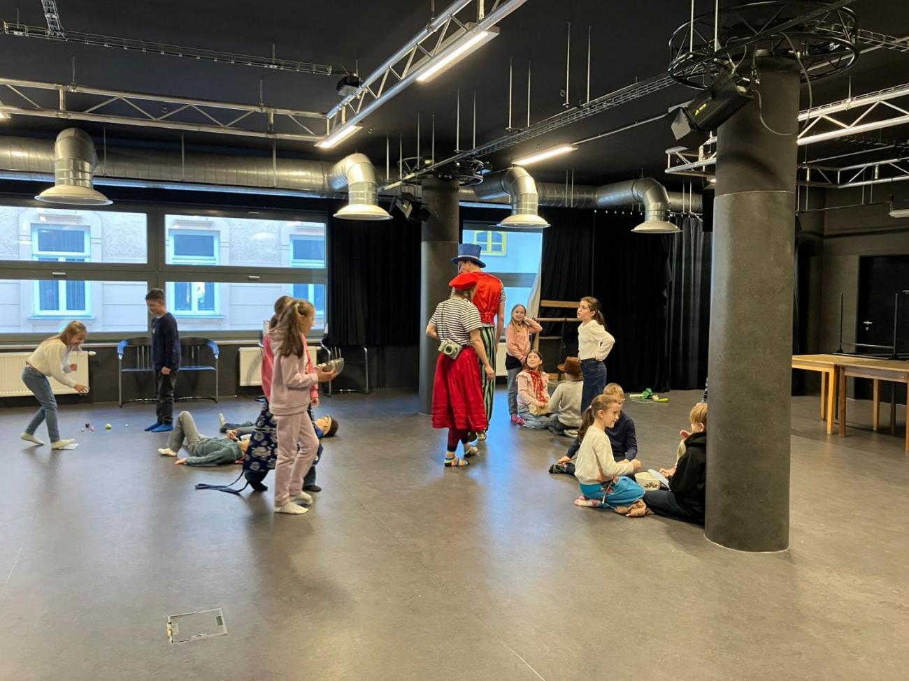 Poprvé v divadle 3.A