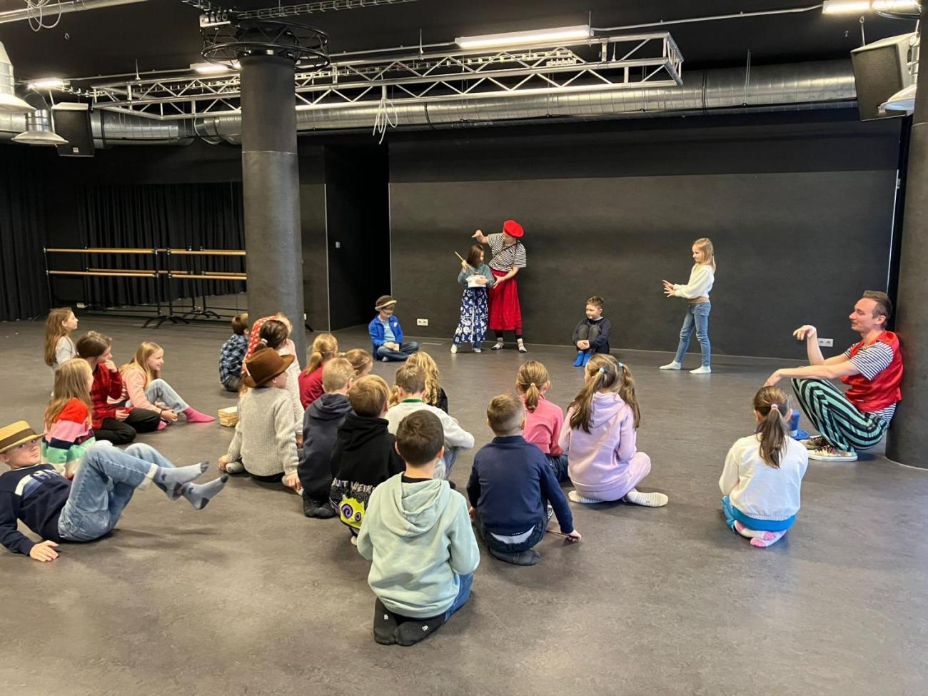 Poprvé v divadle 3.A