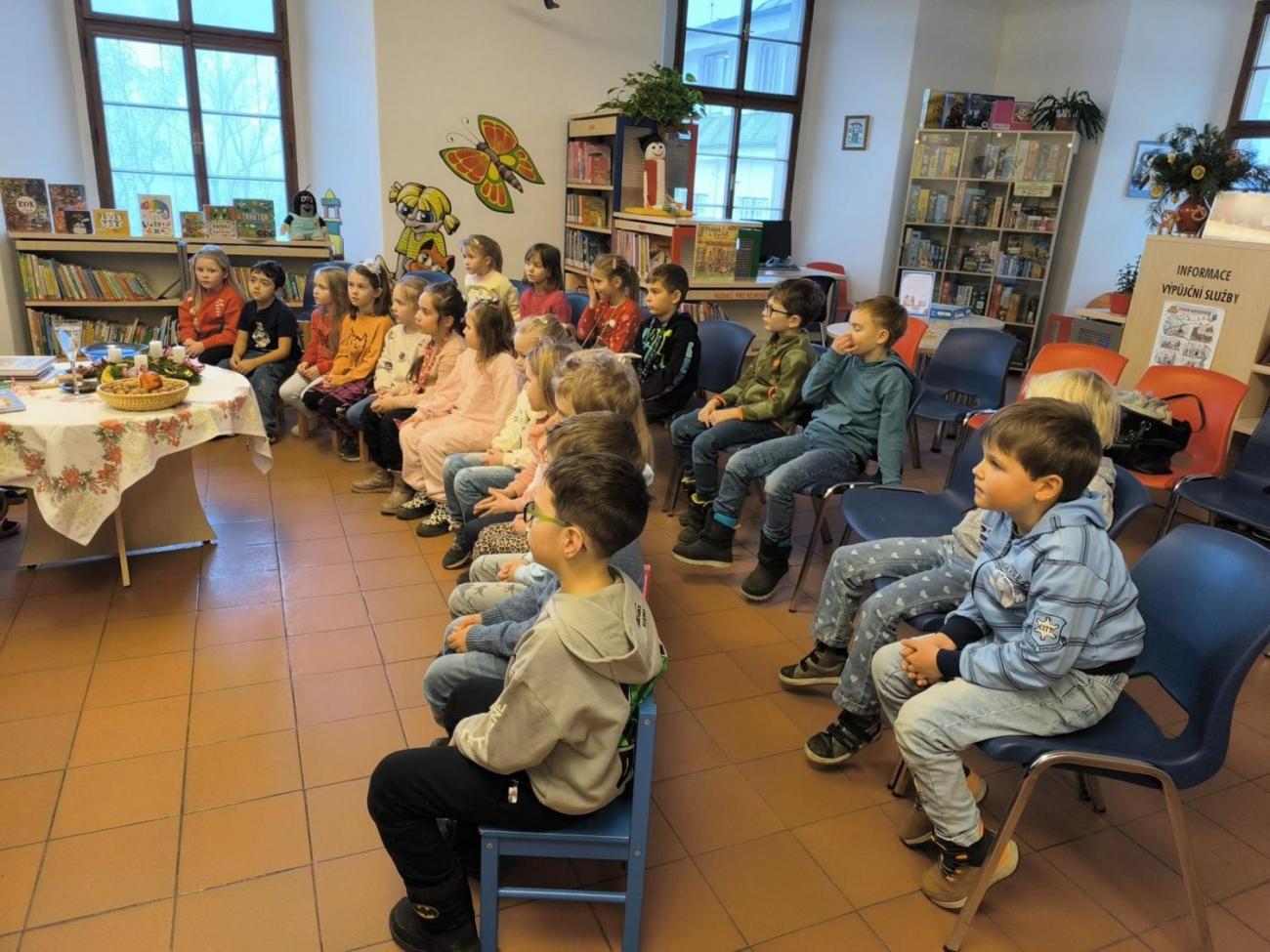 Vánoční program třídy 1.A v městské knihovně