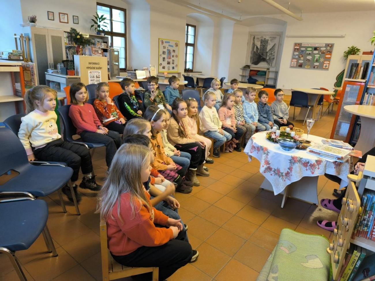 Vánoční program třídy 1.A v městské knihovně