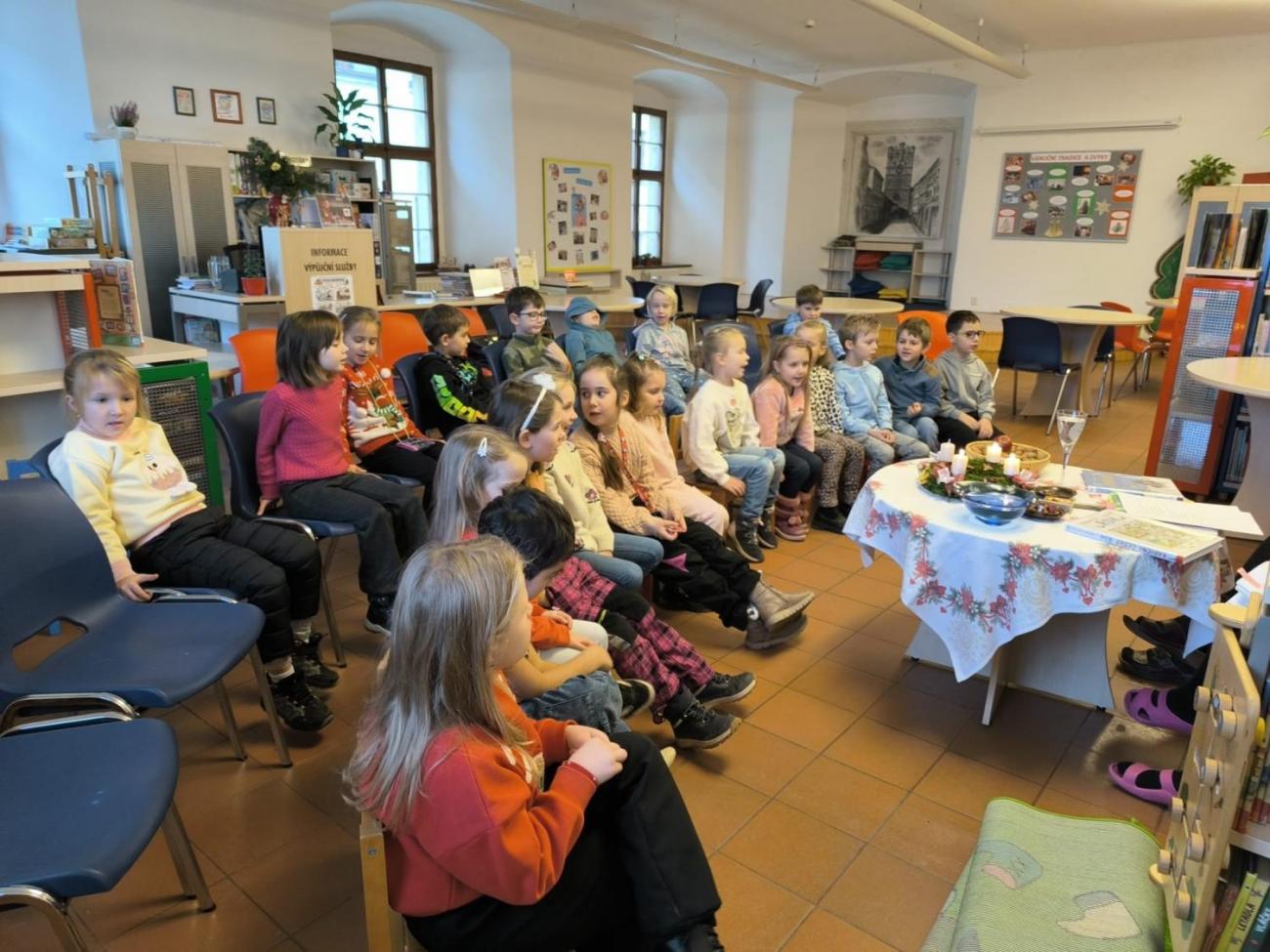 Vánoční program třídy 1.A v městské knihovně