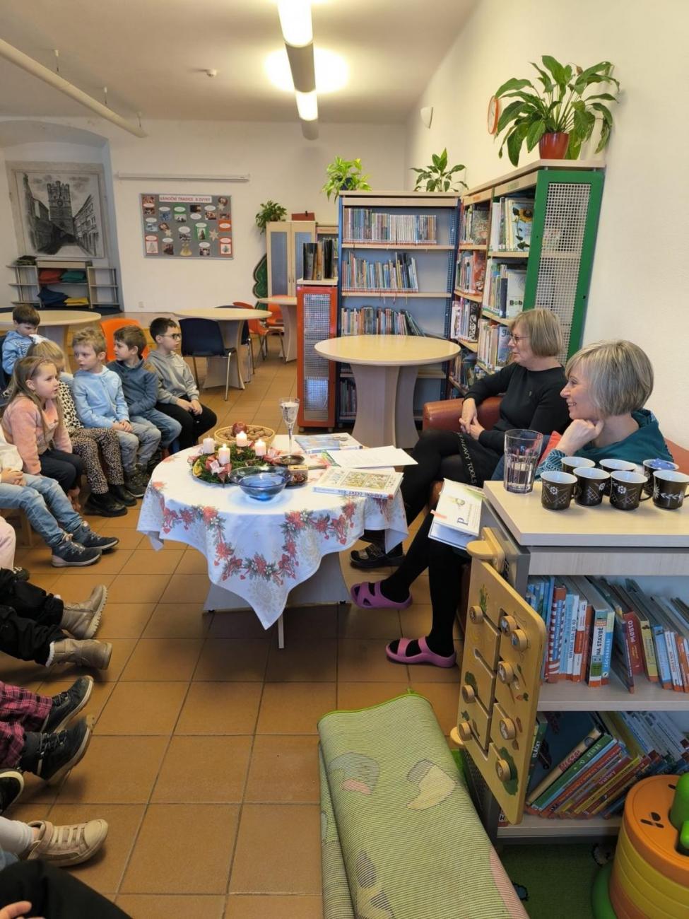 Vánoční program třídy 1.A v městské knihovně