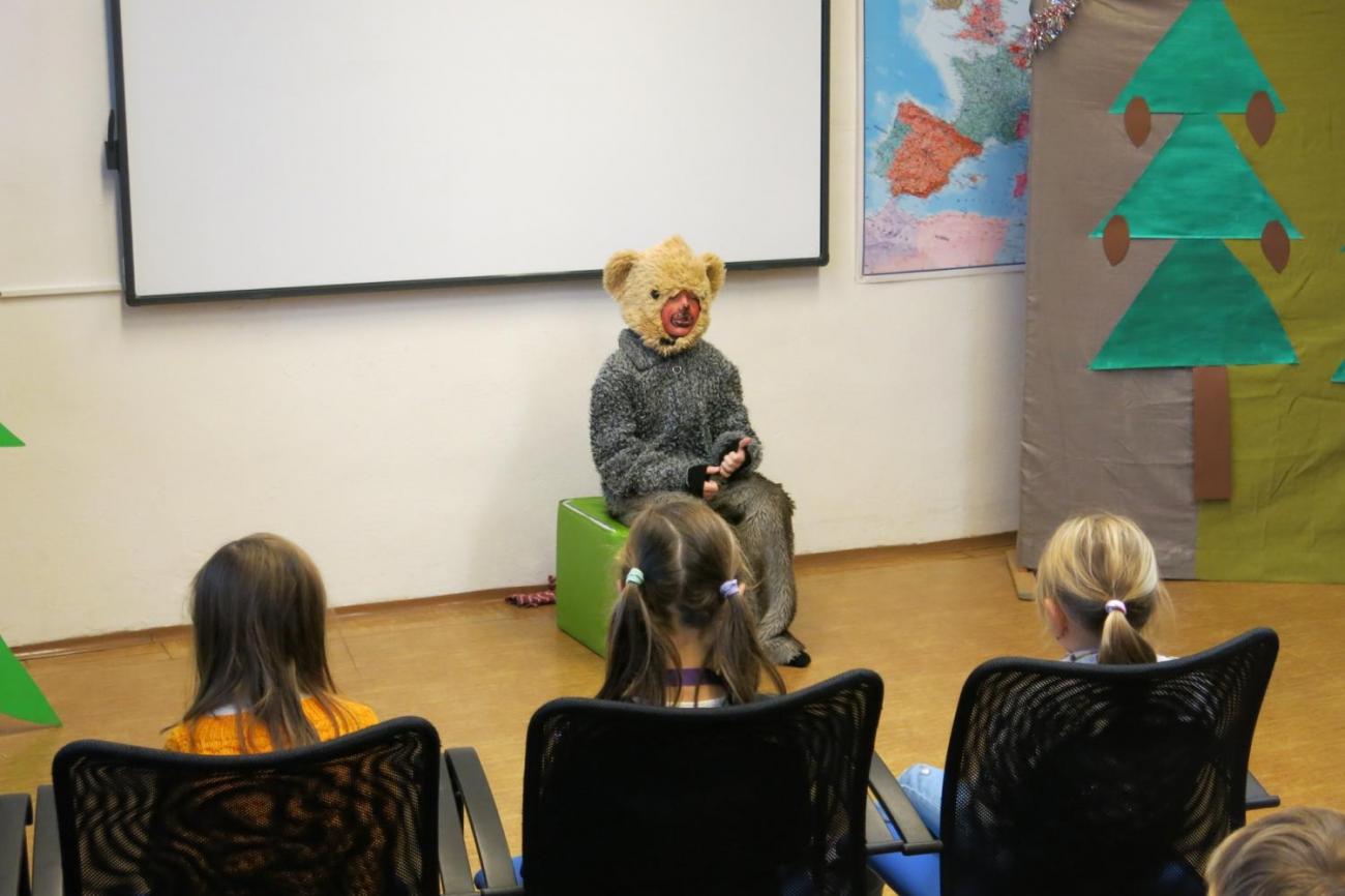 Divadelní představení dramatického kroužku "Zvířátka a Vánoce"