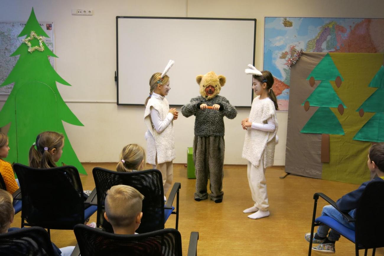 Divadelní představení dramatického kroužku "Zvířátka a Vánoce"