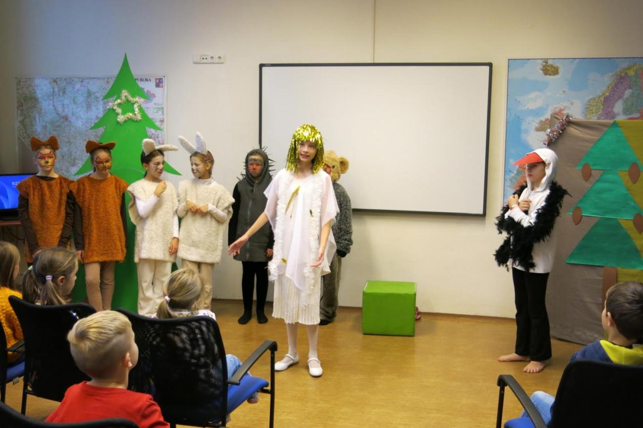 Divadelní představení dramatického kroužku "Zvířátka a Vánoce"