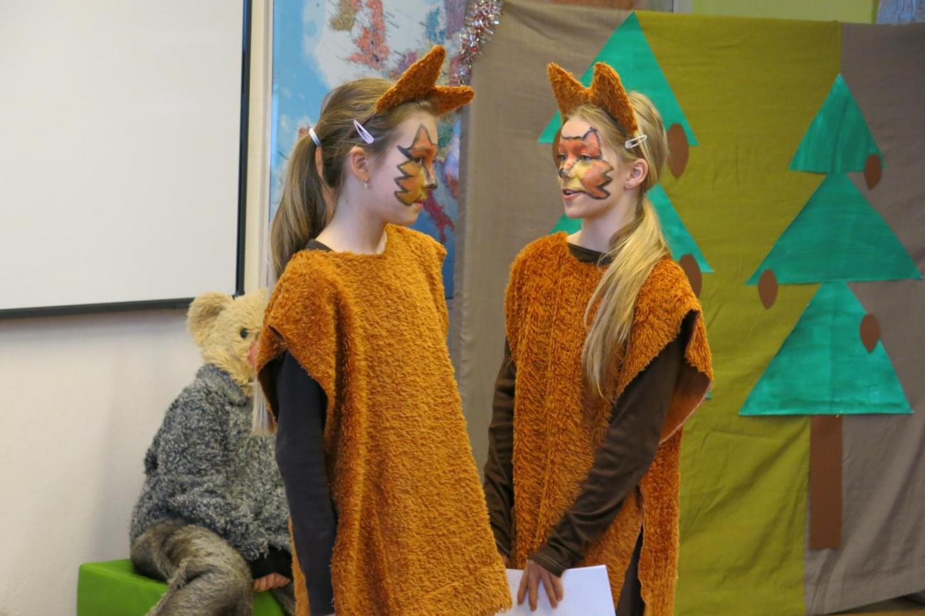 Divadelní představení dramatického kroužku "Zvířátka a Vánoce"