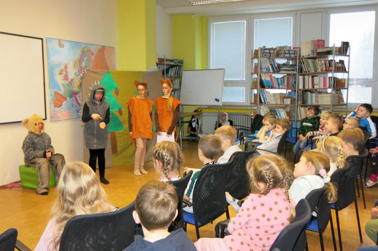 Divadelní představení dramatického kroužku "Zvířátka a Vánoce"