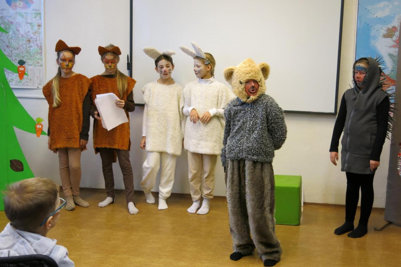 Divadelní představení dramatického kroužku "Zvířátka a Vánoce"