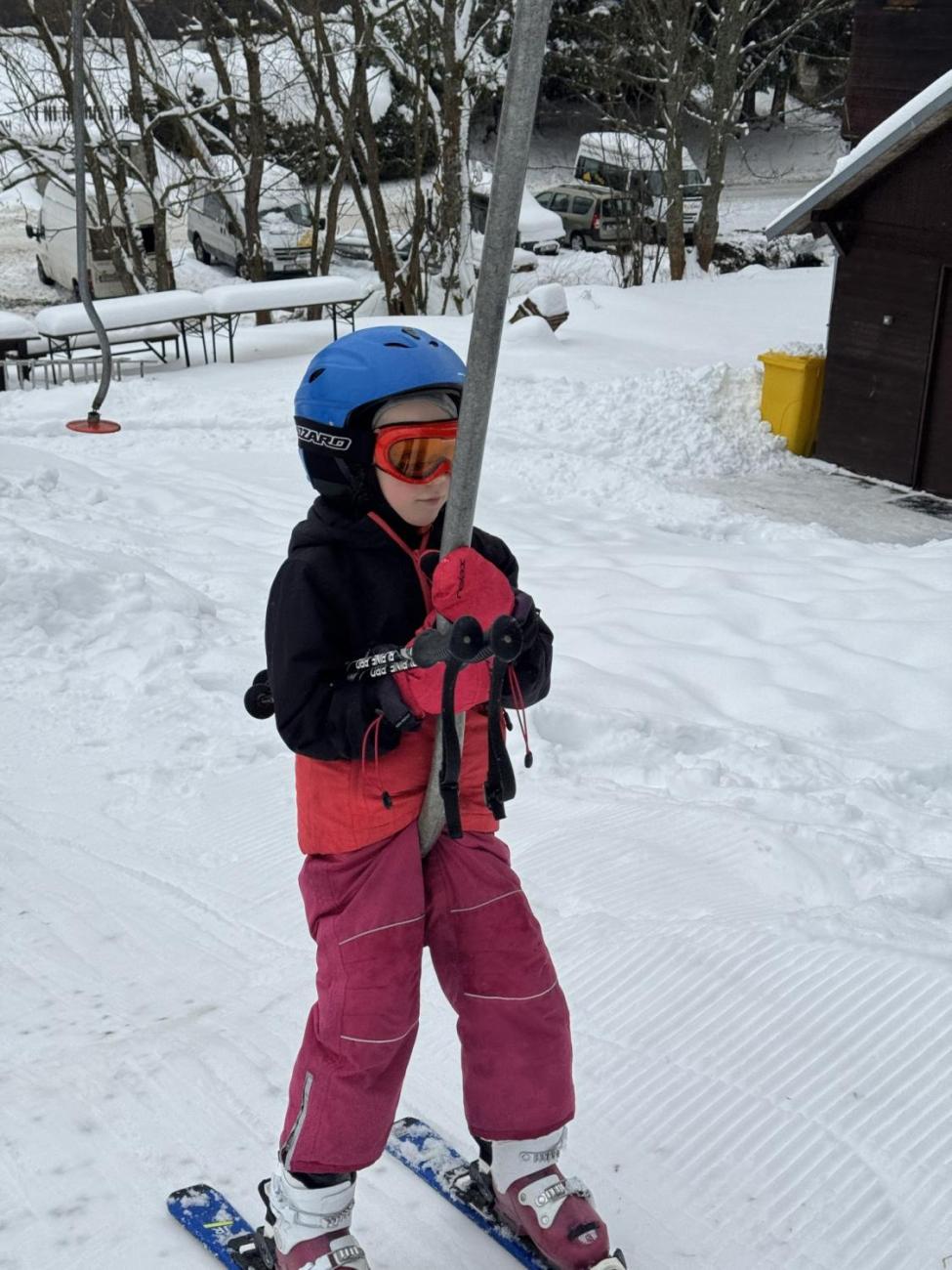 Den plný lyžování