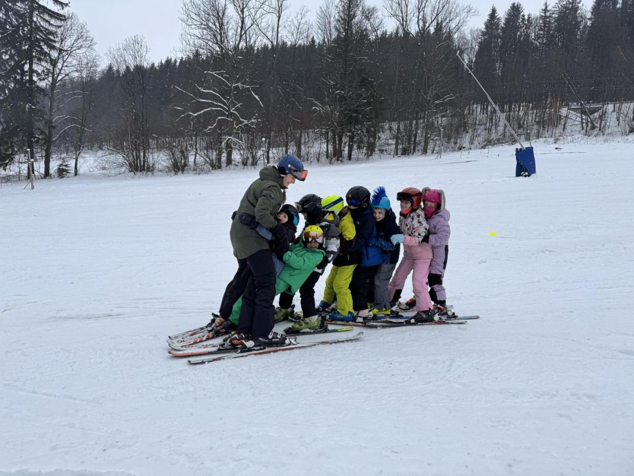 Den plný lyžování