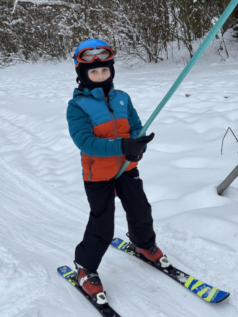 Den plný lyžování